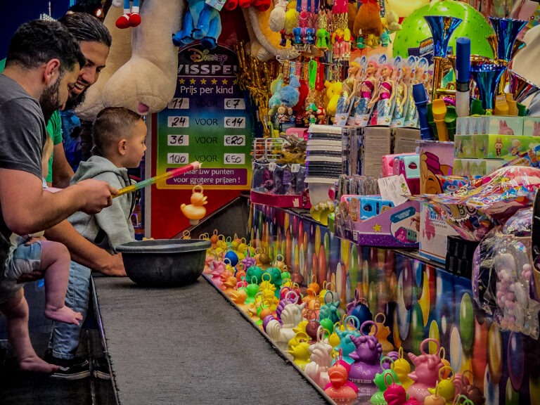 Kermiskraam met eendjes vissen op Sinksenfoor kermis