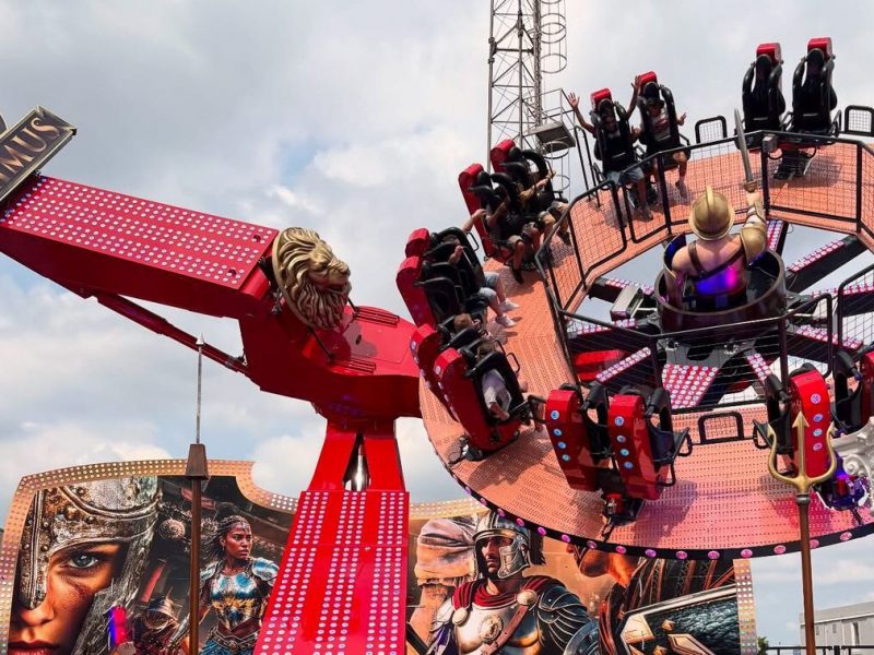 Maximus kermis attractie op de Sinksenfoor - cropped