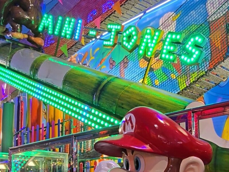 Mini Jones kermis attractie op Sinksenfoor